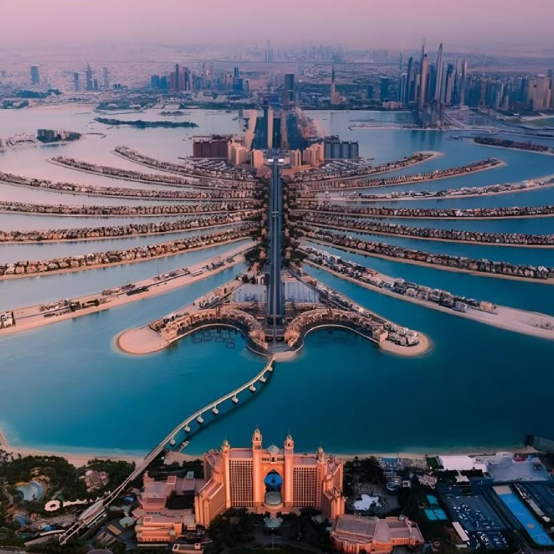 Discover the Marvels of Palm Jumeirah_ A Luxe Oasis in the Heart of Dubai 🌴 (1)